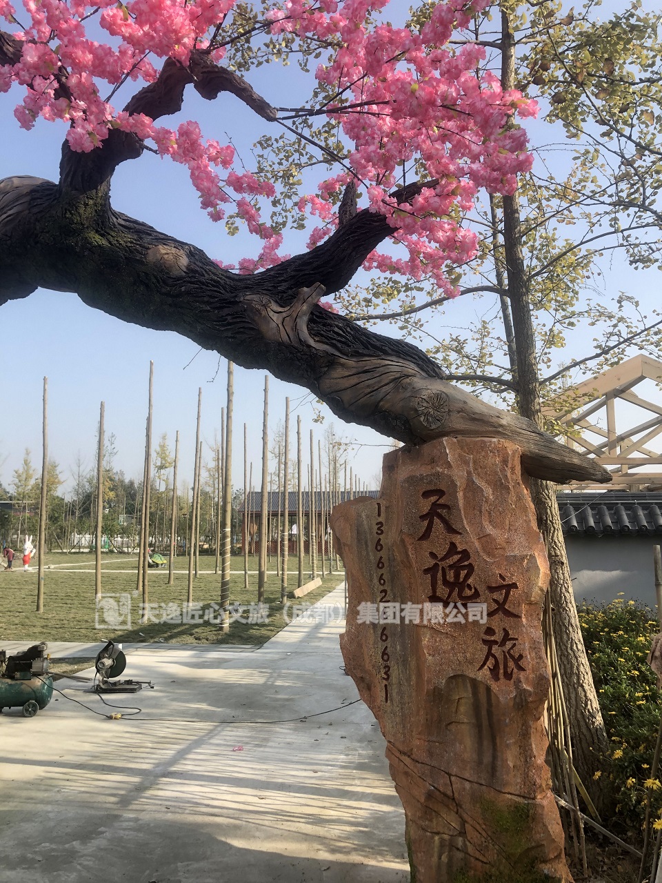 生态大门——新都嘉裕火锅雕塑
